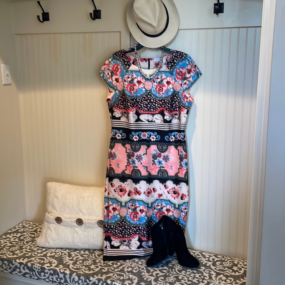 What a beautiful sheath dress, fitted to accentuate your curves!